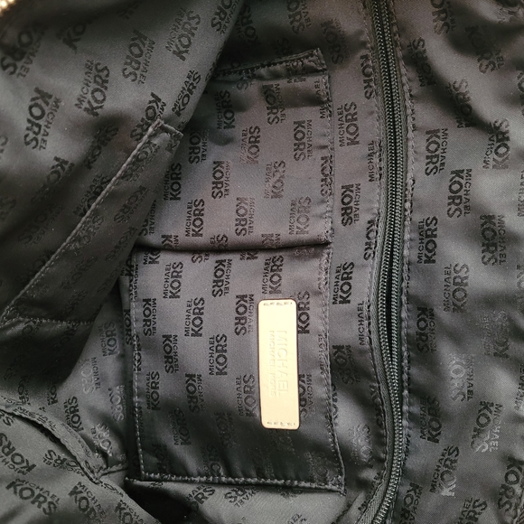 Black Michael kors purse - Picture 12 of 16